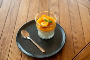 Tatlı portakallı buzlu meyve püresi