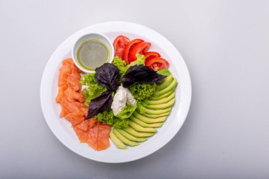 somon ve Avokado salatası