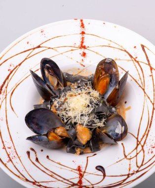 Domates soslu midye.