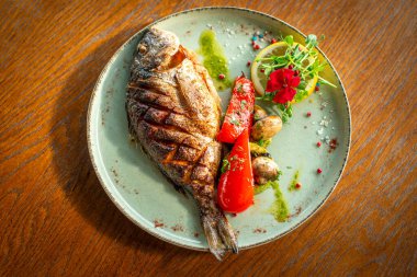 Sebzeli ızgara alabalık