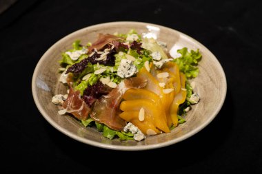 Lezzetli taze salata peynirli