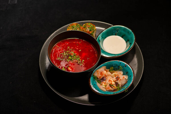 традиционный китайский горячий острый суп, пряная еда