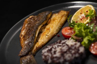 Sebzeli ızgara alabalık