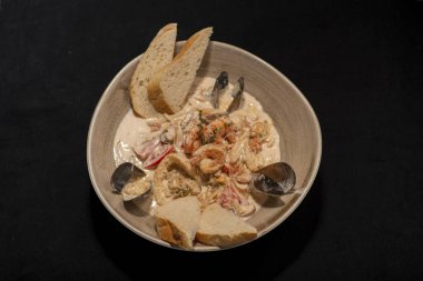 Deniz ürünleri ile İtalyan makarna