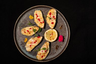 Krema soslu fırında patates ve sarımsak