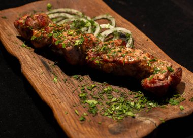 Baharatlı et ve sebze