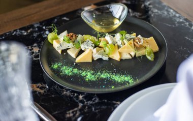 Tabakta lezzetli bruschetta var.