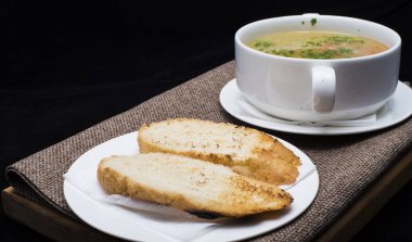 Tabakta lezzetli bir çorba.