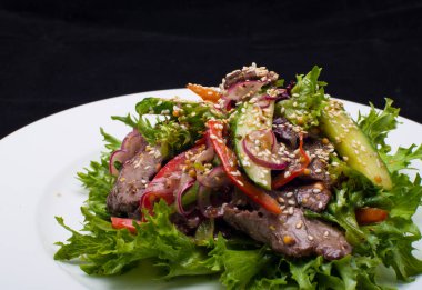 sığır etli ve sebzeli salata