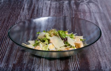 Parmesan peynirli salata