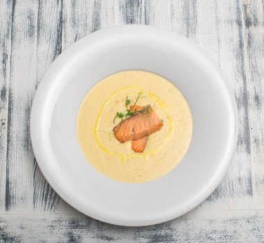 Somon ve sebzeli çorba.