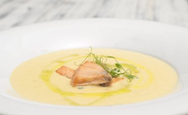 sebzeli ve otlu balık çorbası.