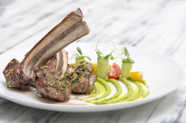 Sebzeli kuzu pirzola