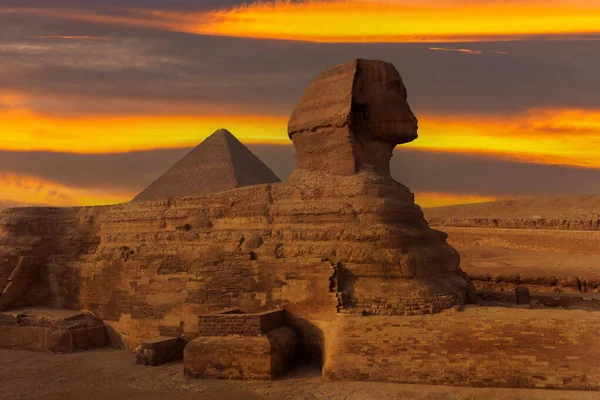 Escultura Esfinge Sobre Fondo Del Priamis Keops Meseta Giza Egipto — Foto de Stock