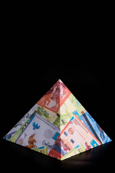 Piramis Kazahsztáni Bankjegyek Képével Tenge — Stock Fotó