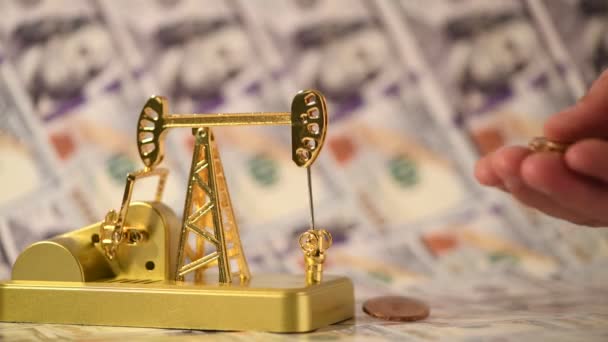 Miniature Gold Oil Pump Background 100 Dollar Bills — Stok video
