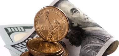 1 Amerikan doları ve 100 Amerikan doları.