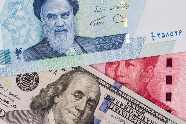 Fragmenten Van Bankbiljetten Van 100 Chinese Yuan 2000 Iraanse Tuman — Stockfoto