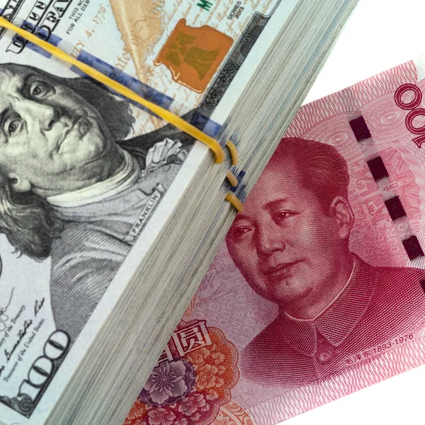 100 Chinesische Yuan Banknoten Und Packungen Amerikanischer Dollars — Stockfoto