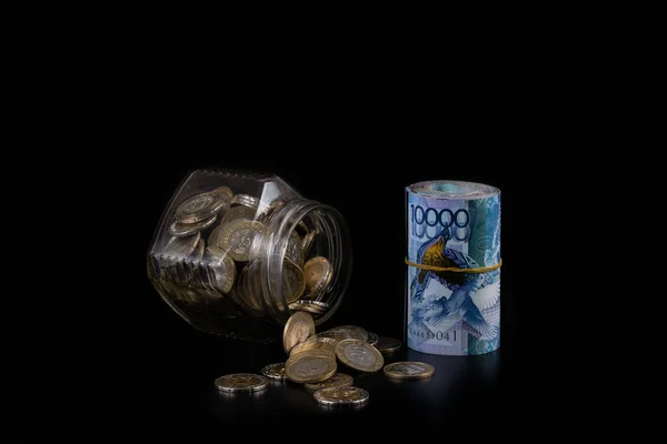 Enrolló 000 Billetes Tenge Kazajstán Frasco Vidrio Con Monedas Denominación —  Fotos de Stock