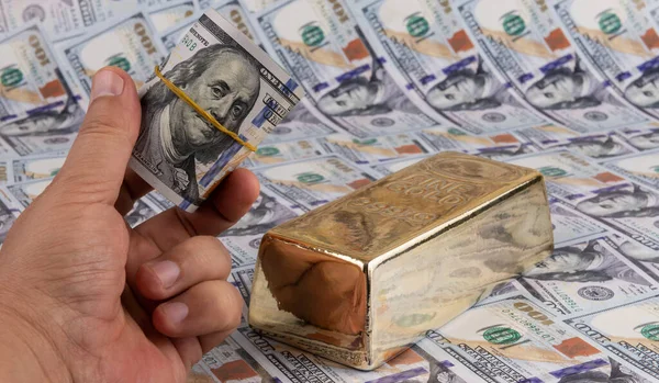 Stack 100 Amrican Dollar Bills Man Hand Bar Gold — Stock Photo, Image
