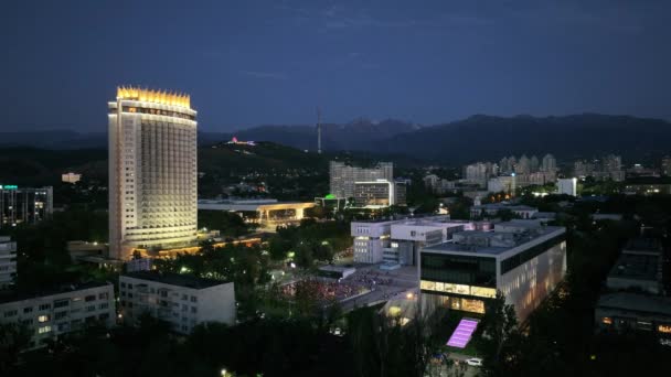 Vista Desde Quadrocopter Parte Central Ciudad Kazaja Almaty Crepúsculo Tarde — Vídeos de Stock