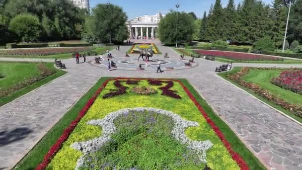 Almaty Kazakhstan 2023 Main Alley Central Recreation Park Flower Bed — Stock Video