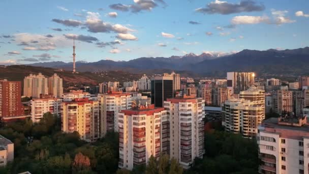 Almaty Kazachstan 2023 Widok Quadrocoptera Południowo Wschodniej Części Kazachskiego Miasta — Wideo stockowe