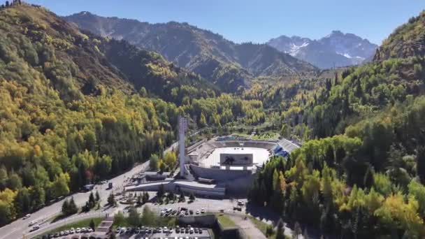 Almaty Kazachstan 2023 Uitzicht Vanaf Een Quadcopter Van Schaatsbaan Medeu — Stockvideo
