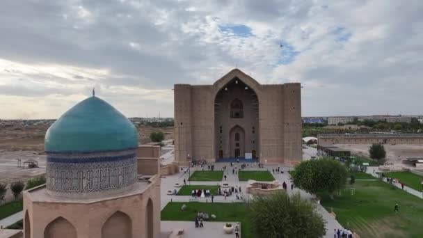 Kazakistan Daki Khoja Akhmet Yassai Nin Ünlü Ortaçağ Mozolesine Ait — Stok video