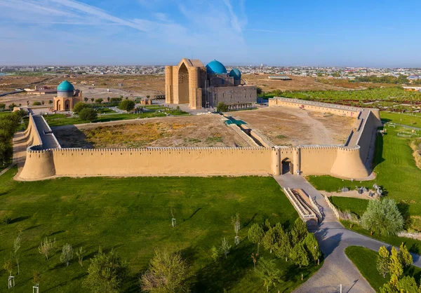 Türk dünyasının kalbi Kazakistan 'daki Khoja Akhmet Yassaui' nin ortaçağ mozolesine ait bir kuadkopterden görüntü