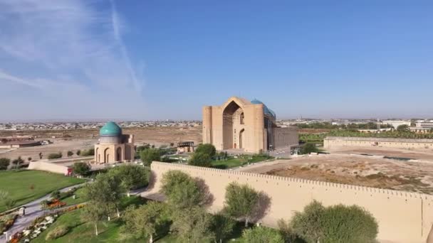 Pohled Kvadkoptéry Slavného Středověkého Mauzolea Khoja Akhmet Yassai Kazašském Městě — Stock video