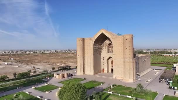Vista Desde Quadcopter Del Famoso Mausoleo Medieval Khoja Akhmet Yassai — Vídeos de Stock