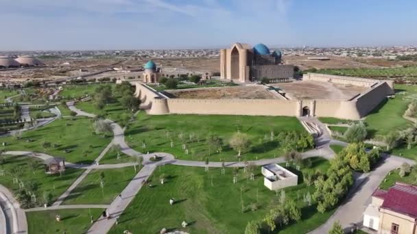 Turkestán Kazachstán 2023 Pohled Kvadkoptéry Středověkého Mauzolea Khoja Akhmet Yassaui — Stock video