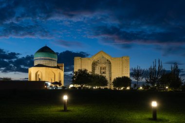 Türk dünyasının kalbi Kazakistan 'daki Khoja Akhmet Yassawi' nin ünlü ortaçağ mozolesi.