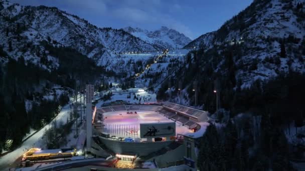 Almaty Kasachstan 2024 Das Berühmte Medeu Eisstadion Mit Der Aufschrift — Stockvideo