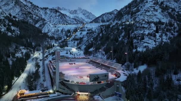 Almaty Kasachstan 2024 Das Berühmte Medeu Eisstadion Mit Der Aufschrift — Stockvideo