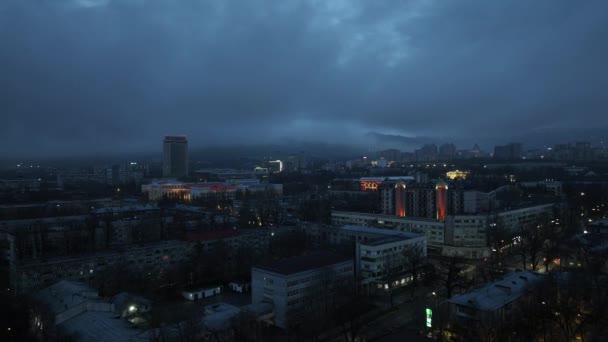Den Sentrale Delen Den Største Byen Kasakhstan Almaty Skyet Vårmorgen – stockvideo