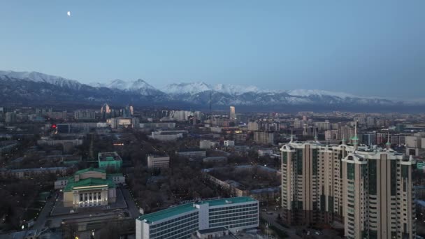 Vista Quadricóptero Parte Central Maior Cidade Cazaquistão Almaty Início Manhã — Vídeo de Stock
