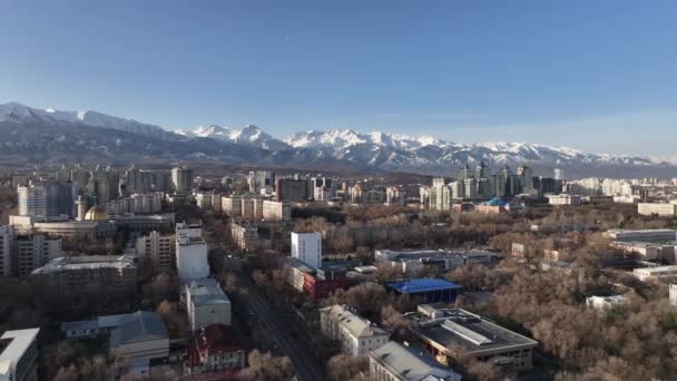Vista Desde Quadcopter Parte Sureste Ciudad Kazaja Almaty Sobre Telón — Vídeos de Stock