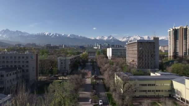 Widok Quadcopter Centralnej Części Największego Kazachskiego Miasta Ałmaty — Wideo stockowe