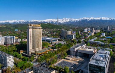  Kazak şehri Almaty 'nin merkezindeki bir kuadrokopterden görüntüle