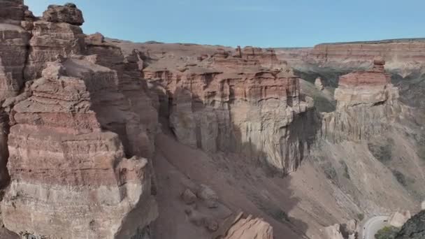 Vista Desde Quadcopter Del Valle Los Castillos Del Cañón Charyn — Vídeos de Stock