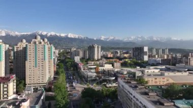 Almaty, Kazakistan, 05.10.2024.Manzara Kazakistan 'ın orta kesimindeki bir kuadrokopterden.