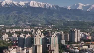 Almaty, Kazakistan, 05.10.2024.Manzara Kazakistan 'ın orta kesimindeki bir kuadrokopterden.