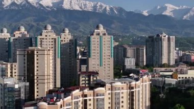 Almaty, Kazakistan, 05.10.2024.Manzara Kazakistan 'ın orta kesimindeki bir kuadrokopterden.