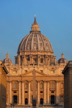Vatikan, 05 / 25 / 2019. Aziz Peter 'ın Vatikan Katedrali' nde Latince 