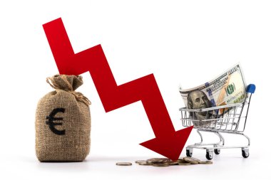 Avro bölgesindeki enflasyonla ilgili kavramsal hikaye kırmızı bir grafik oku, avro paraları ve para birimi sembollü bir para çantası ile