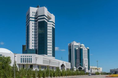  Bir yaz günü Astana 'daki Kazakistan Cumhuriyeti hükümet, senato ve parlamentosunun binaları