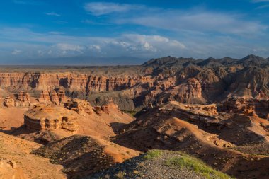 Almaty bölgesindeki Charyn Nehri 'nin ünlü kanyonunun kaleleri vadisi (Kazakistan)